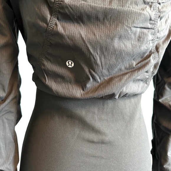 LULULEMON HOODED BLACK JACKET. SIZE 6. - Picture 6 of 9